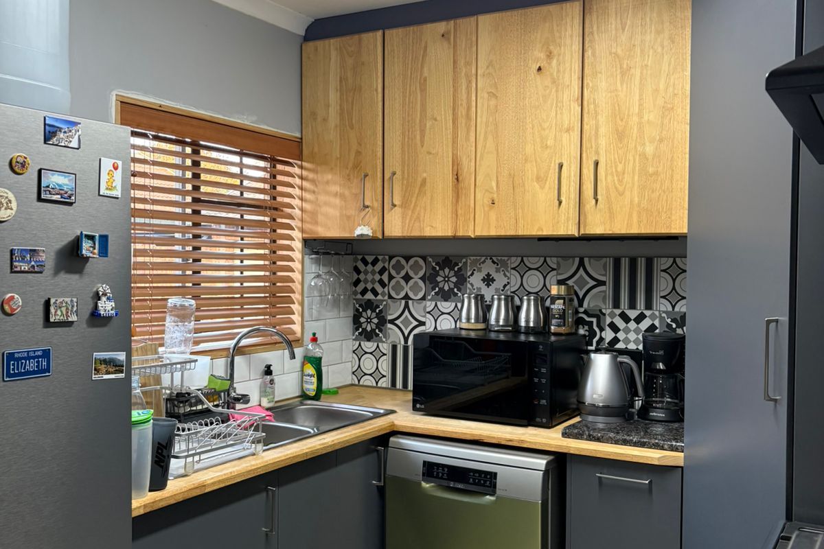 Upmarket, Fully Renovated 2-Bedroom Home with Solar in Highveld Mews, Centurion - Photo 2