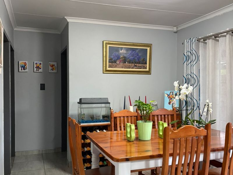 Upmarket, Fully Renovated 2-Bedroom Home with Solar in Highveld Mews, Centurion - Photo 4
