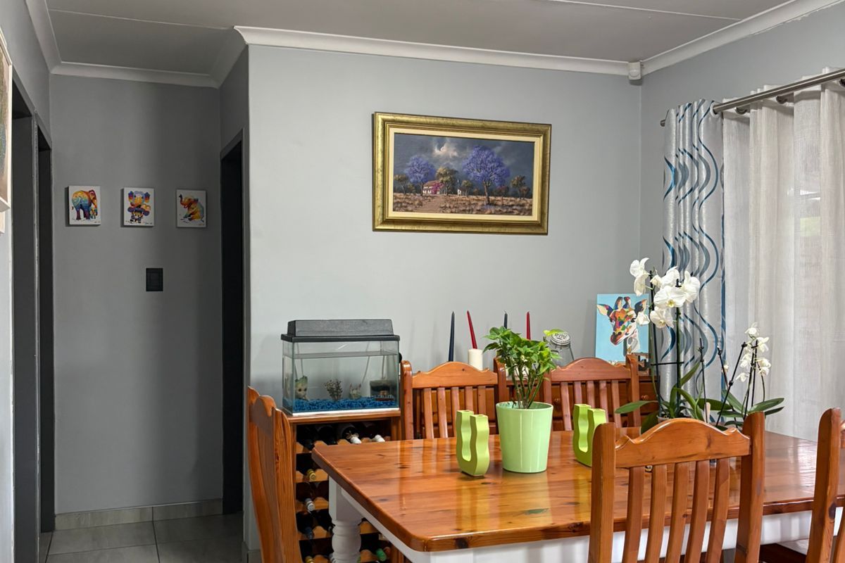 Upmarket, Fully Renovated 2-Bedroom Home with Solar in Highveld Mews, Centurion - Photo 4