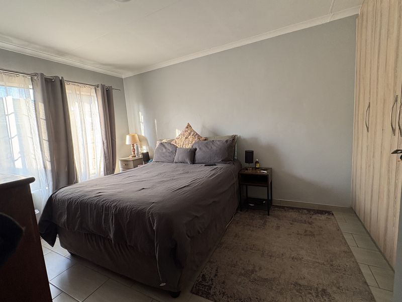 Upmarket, Fully Renovated 2-Bedroom Home with Solar in Highveld Mews, Centurion - Photo 10