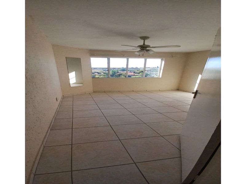 Specious 2 Bedroom And 1 Bath Penthouse With A Large Balcony And Spectacular Evening Views - Photo 4