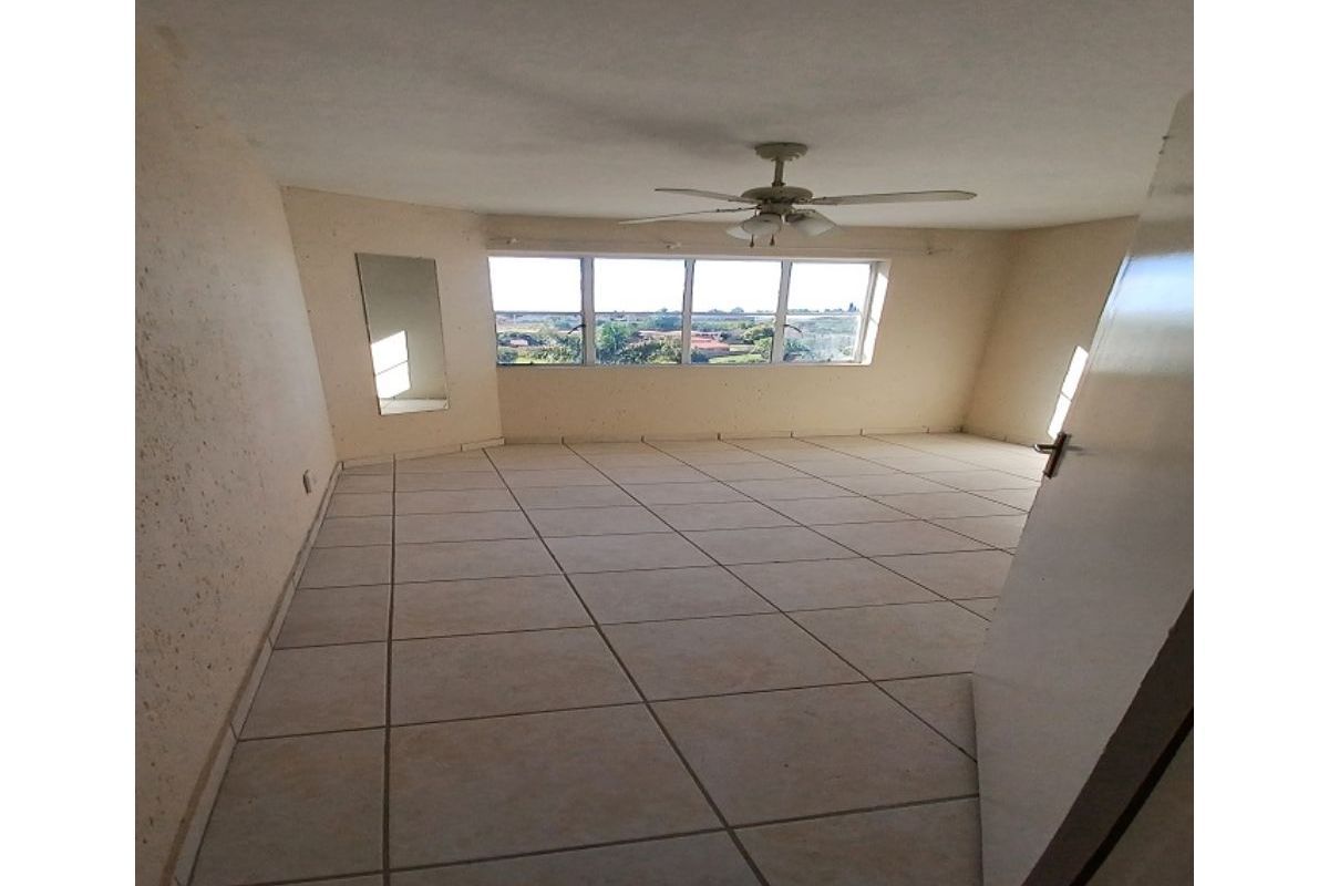 Specious 2 Bedroom And 1 Bath Penthouse With A Large Balcony And Spectacular Evening Views - Photo 4