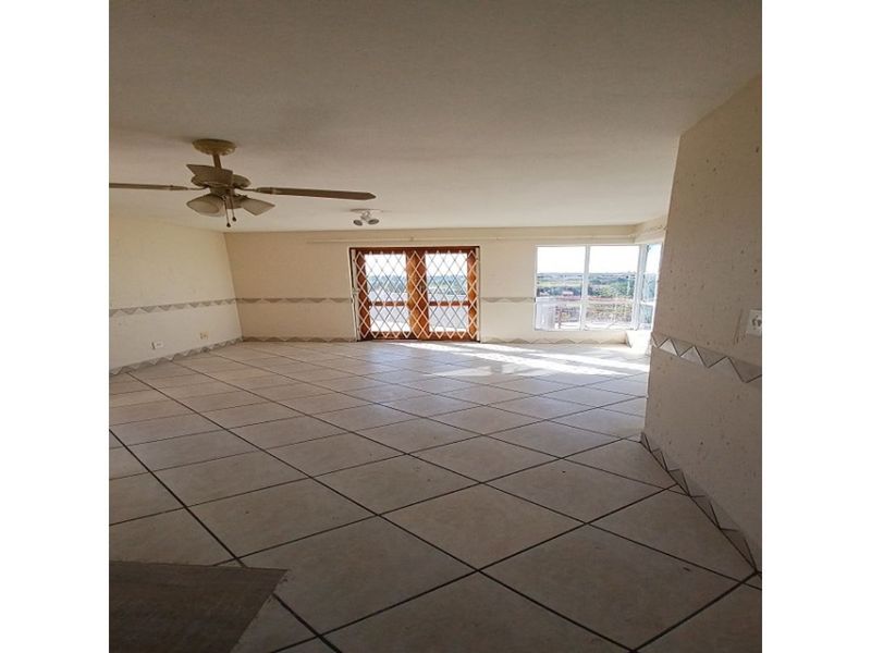 Specious 2 Bedroom And 1 Bath Penthouse With A Large Balcony And Spectacular Evening Views - Photo 5