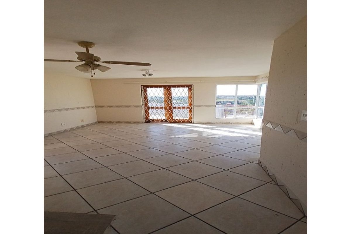 Specious 2 Bedroom And 1 Bath Penthouse With A Large Balcony And Spectacular Evening Views - Photo 5