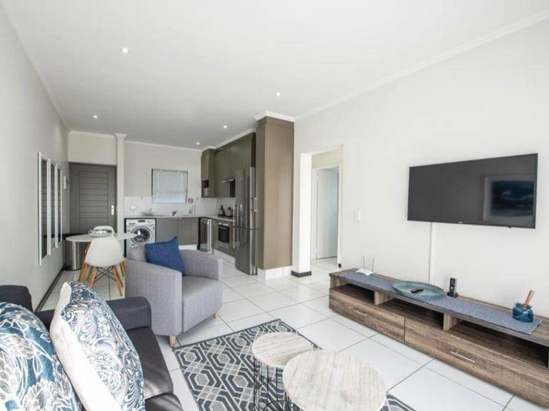 Immaculate Fully-furnished Upmarket Modern 2-bedroom Penthouse Apartment. - Photo 4