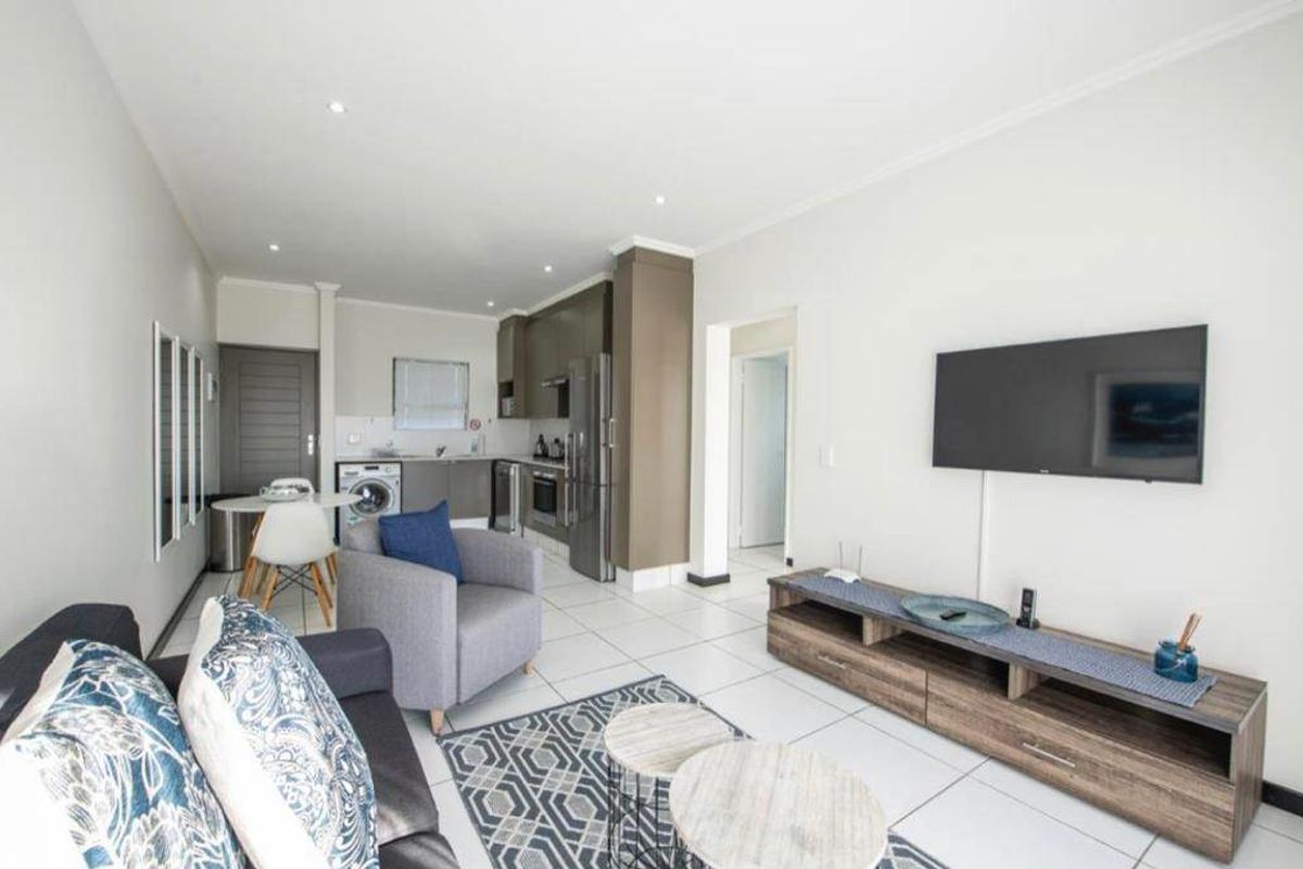 Immaculate Fully-furnished Upmarket Modern 2-bedroom Penthouse Apartment. - Photo 4