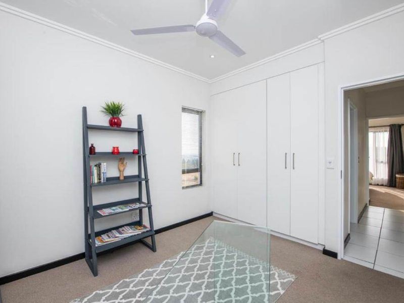 Immaculate Fully-furnished Upmarket Modern 2-bedroom Penthouse Apartment. - Photo 9