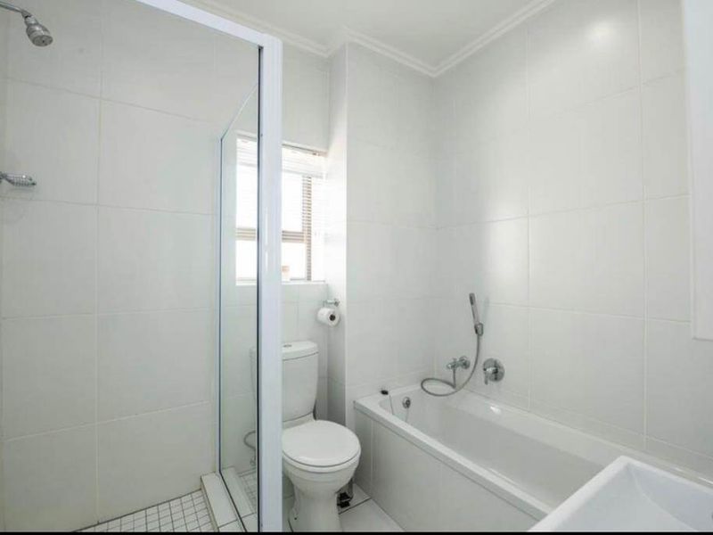 Immaculate Fully-furnished Upmarket Modern 2-bedroom Penthouse Apartment. - Photo 8