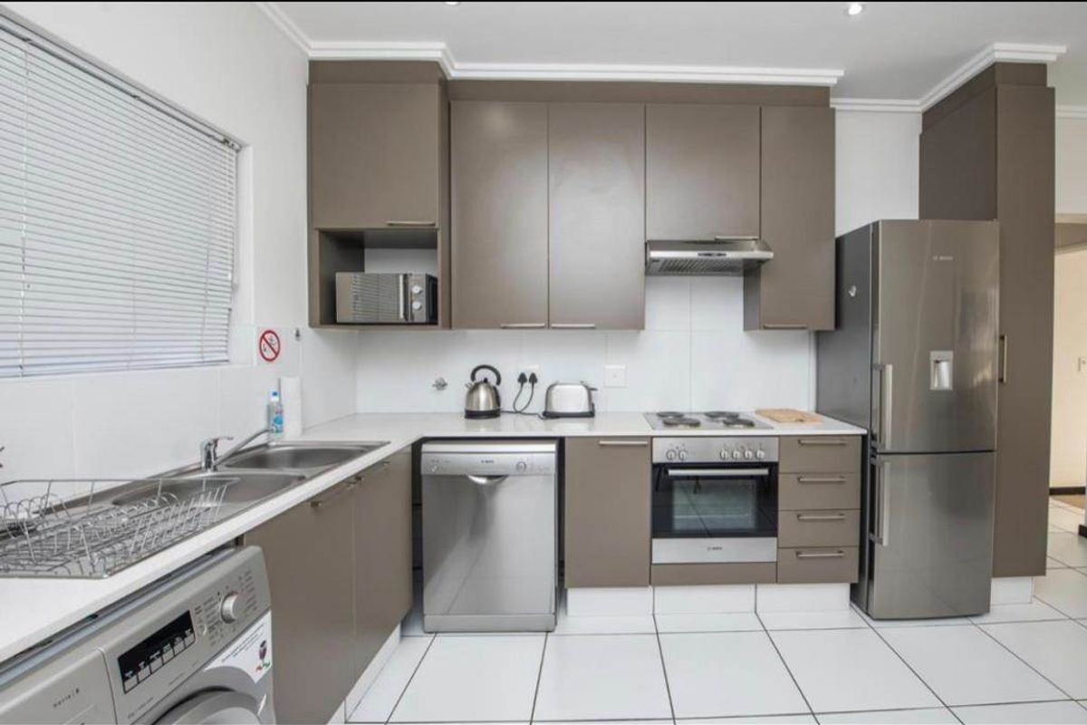 Immaculate Fully-furnished Upmarket Modern 2-bedroom Penthouse Apartment. - Photo 3