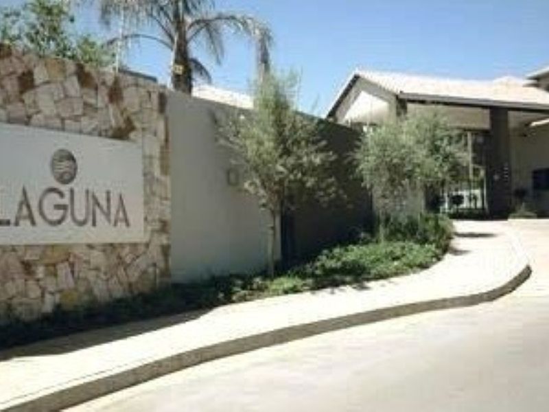 Immaculate Fully-furnished Upmarket Modern 2-bedroom Penthouse Apartment. - Photo 2