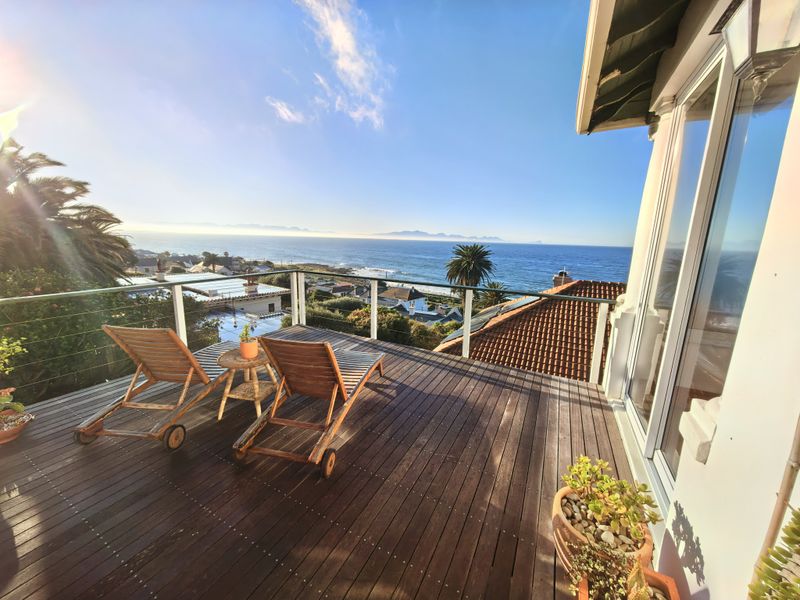 Historic, Furnished 3-bedroom, 3.5-bathroom House With Panoramic Sea Views, Ideal For Families - Photo 1