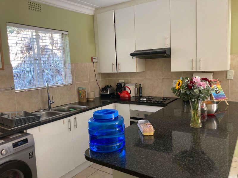 Secure 3-bedroom And 2-bath Apartment In Radiokop - Photo 6