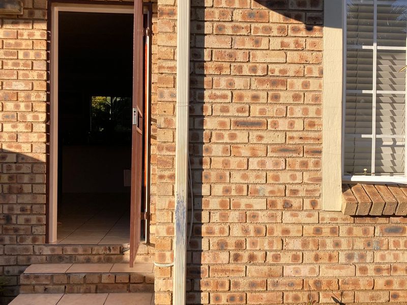 Secure 3-bedroom And 2-bath Apartment In Radiokop - Photo 3