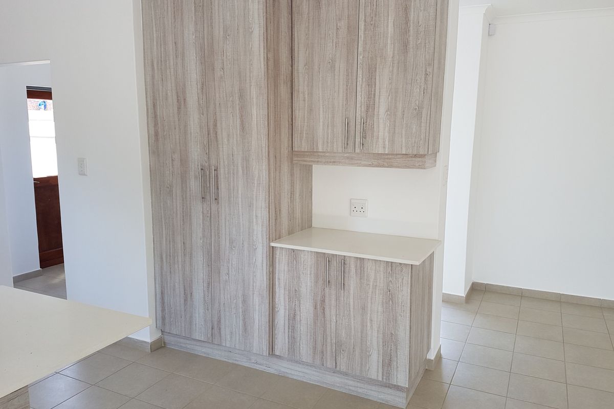 Serene Eco-living: Modern 3-bedroom Sanctuary In Roodepark Eco Estate - Photo 3