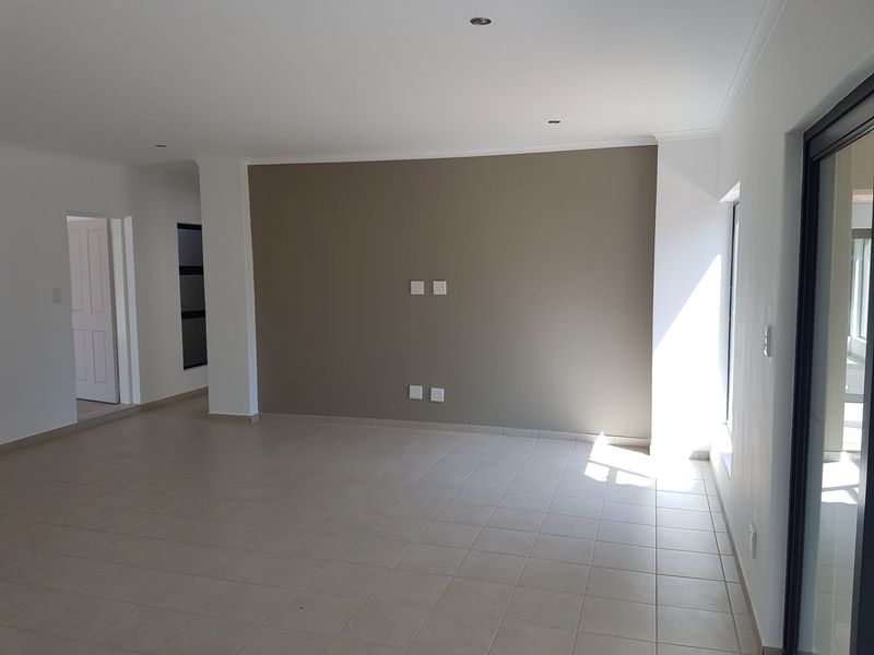 Serene Eco-living: Modern 3-bedroom Sanctuary In Roodepark Eco Estate - Photo 6