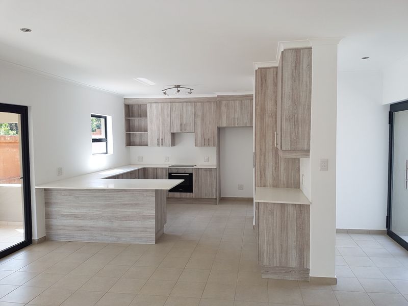 Serene Eco-living: Modern 3-bedroom Sanctuary In Roodepark Eco Estate - Photo 7