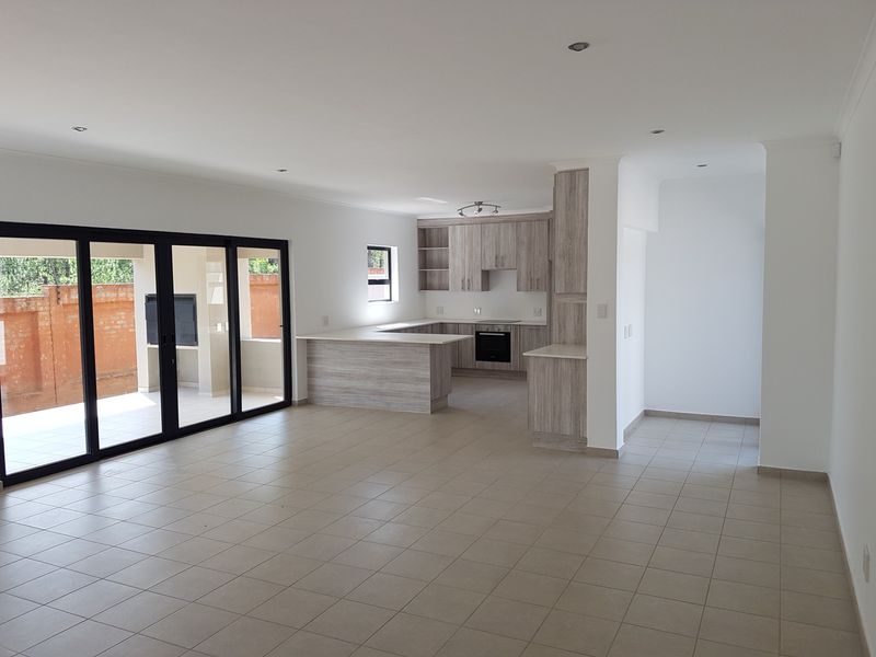 Serene Eco-living: Modern 3-bedroom Sanctuary In Roodepark Eco Estate - Photo 5