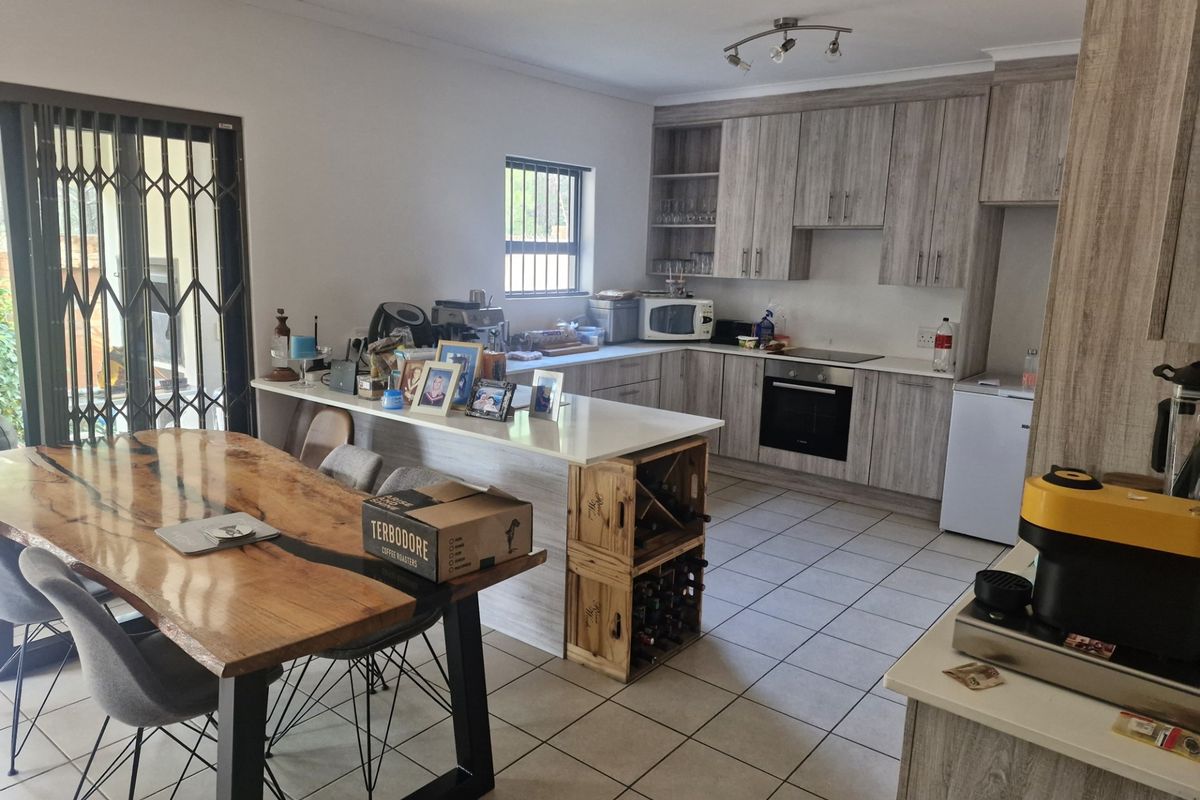 Serene Eco-living: Modern 3-bedroom Sanctuary In Roodepark Eco Estate - Photo 2