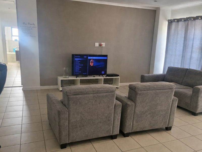 Serene Eco-living: Modern 3-bedroom Sanctuary In Roodepark Eco Estate - Photo 8