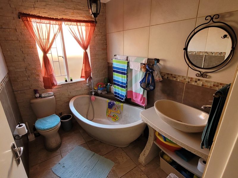 Pet-friendly 3-bedroom And 2-bathroom In Van Der Kloof Road, Willowbrook - Photo 10
