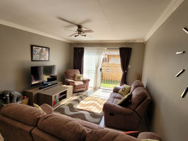 Pet-friendly 3-bedroom And 2-bathroom In Van Der Kloof Road, Willowbrook - Photo 3