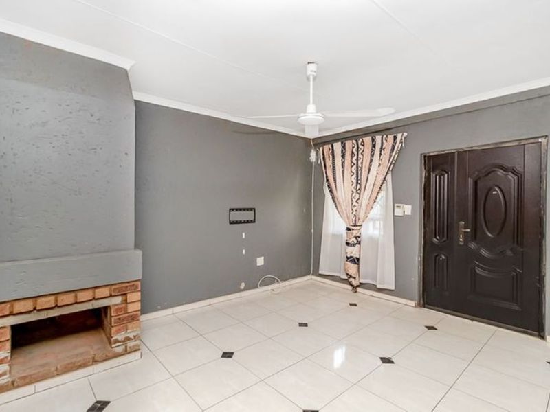 Secure 2-Bedroom And 1-Bathroom Cottage In Glenridge, Protea Glen - Photo 4