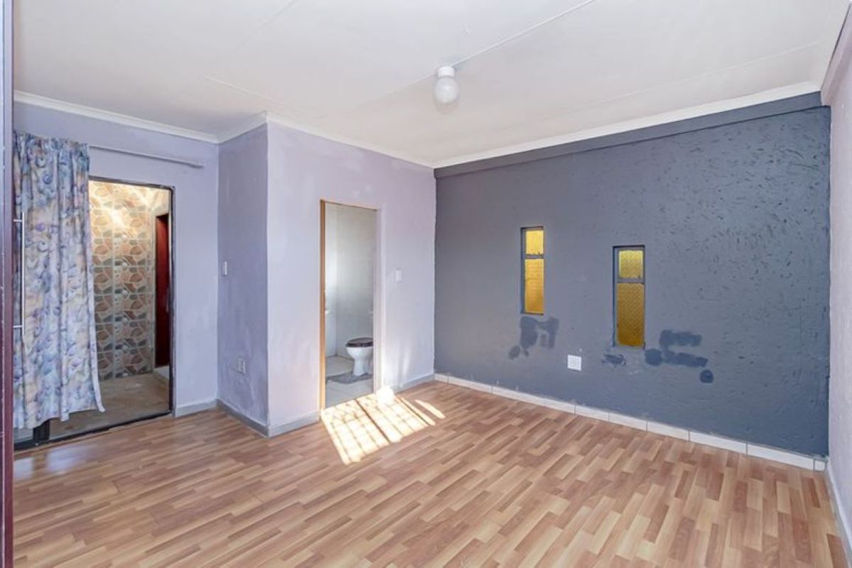 Secure 2-Bedroom And 1-Bathroom Cottage In Glenridge, Protea Glen - Photo 5