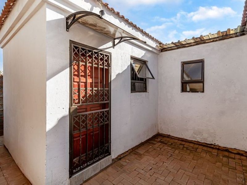 Secure 2-Bedroom And 1-Bathroom Cottage In Glenridge, Protea Glen - Photo 8