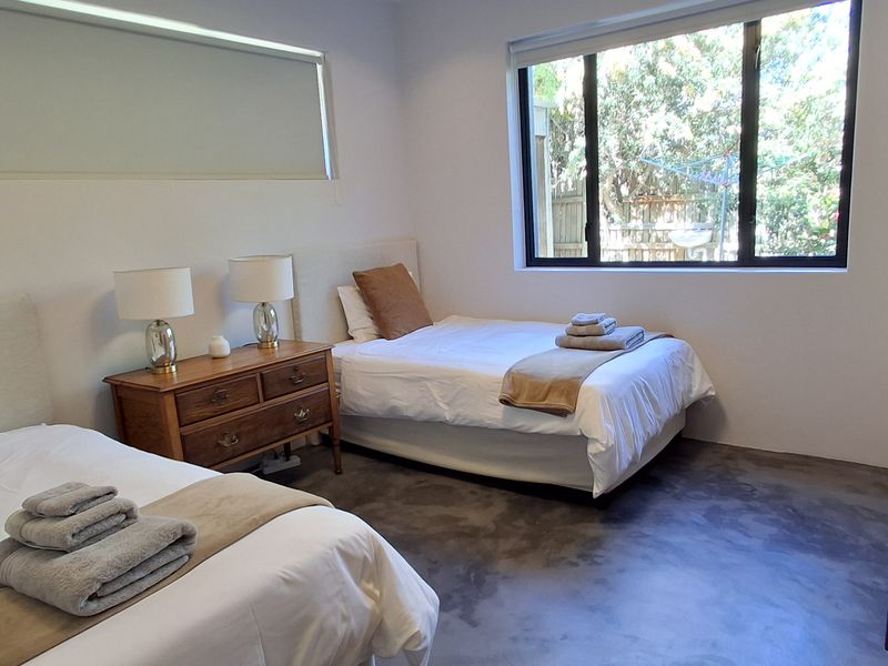 Secure 5-Bedroom And 3,5-Bathroom House In Acacia Street, Chapmans Peak - Photo 10