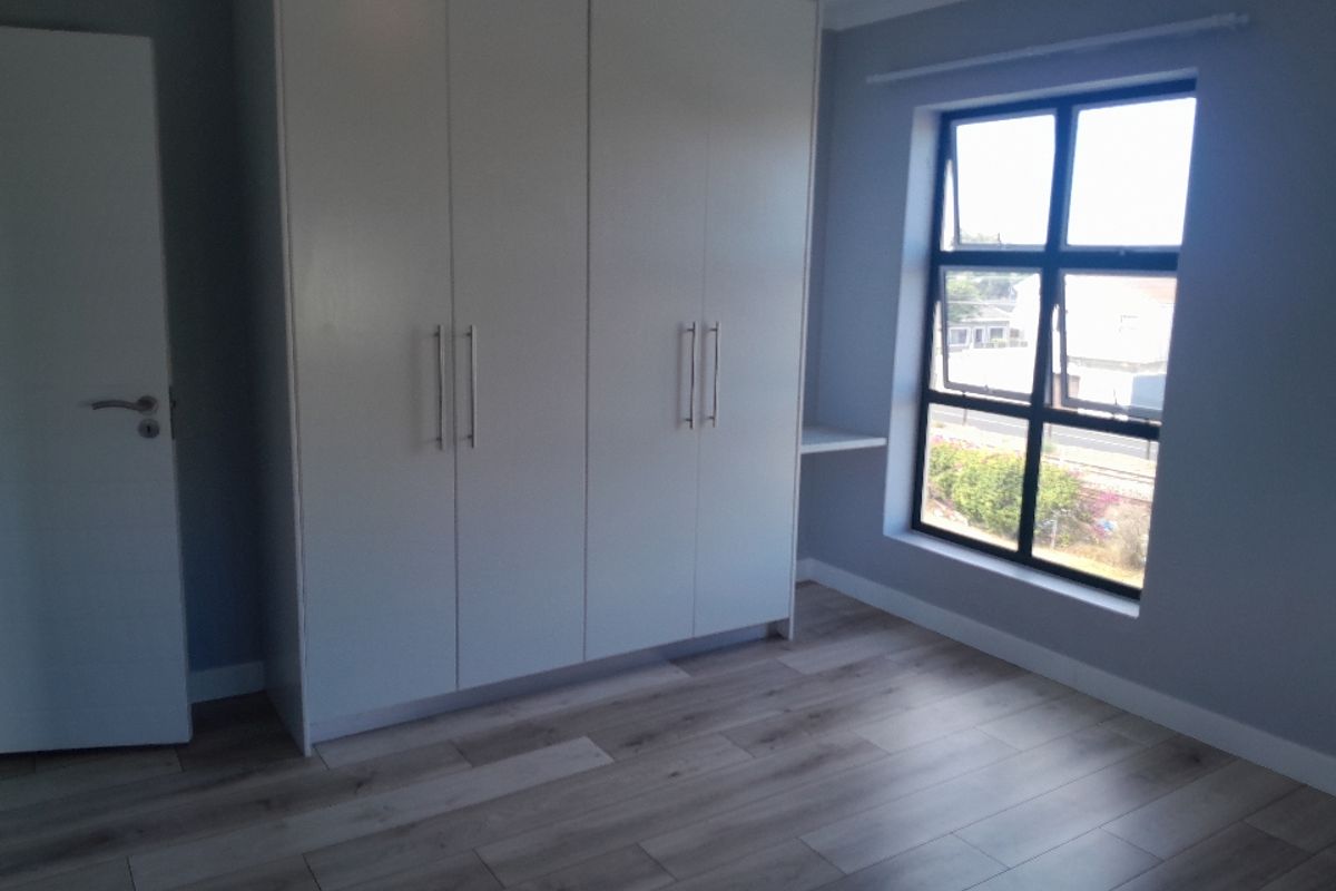 Beautiful Newly Renovated 2-bedroom Town House In Rondebosch East - Photo 5