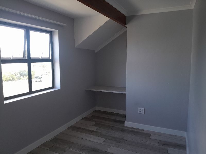 Beautiful Newly Renovated 2-bedroom Town House In Rondebosch East - Photo 4