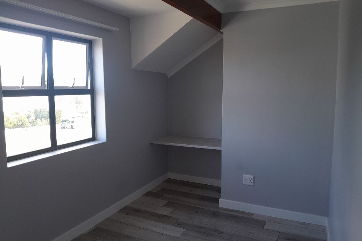 Beautiful Newly Renovated 2-bedroom Town House In Rondebosch East - Photo 4