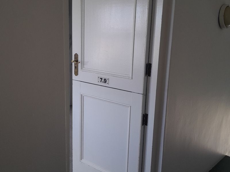 Beautiful Newly Renovated 2-bedroom Town House In Rondebosch East - Photo 3