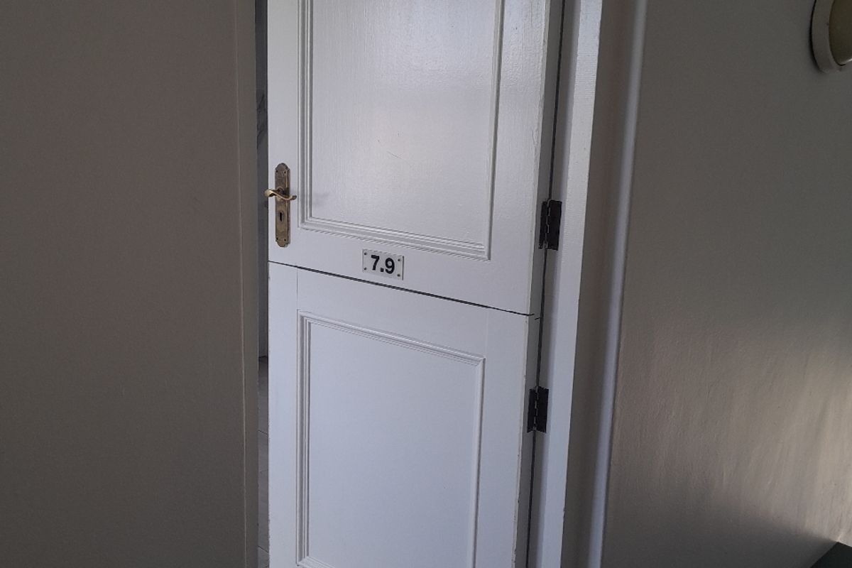 Beautiful Newly Renovated 2-bedroom Town House In Rondebosch East - Photo 3