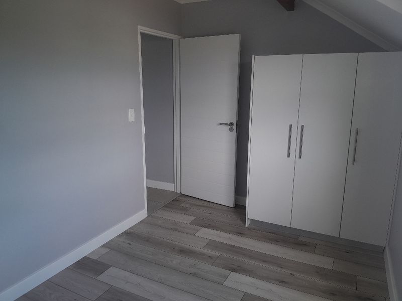 Beautiful Newly Renovated 2-bedroom Town House In Rondebosch East - Photo 6