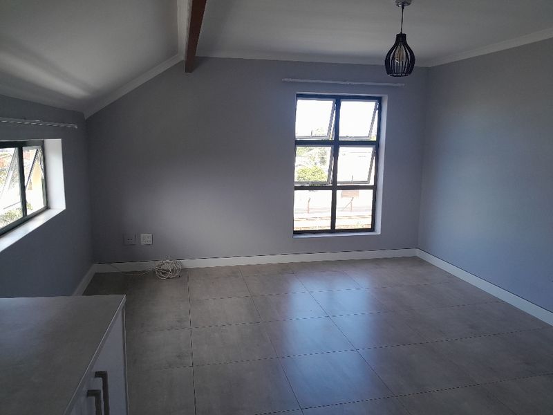 Beautiful Newly Renovated 2-bedroom Town House In Rondebosch East - Photo 8