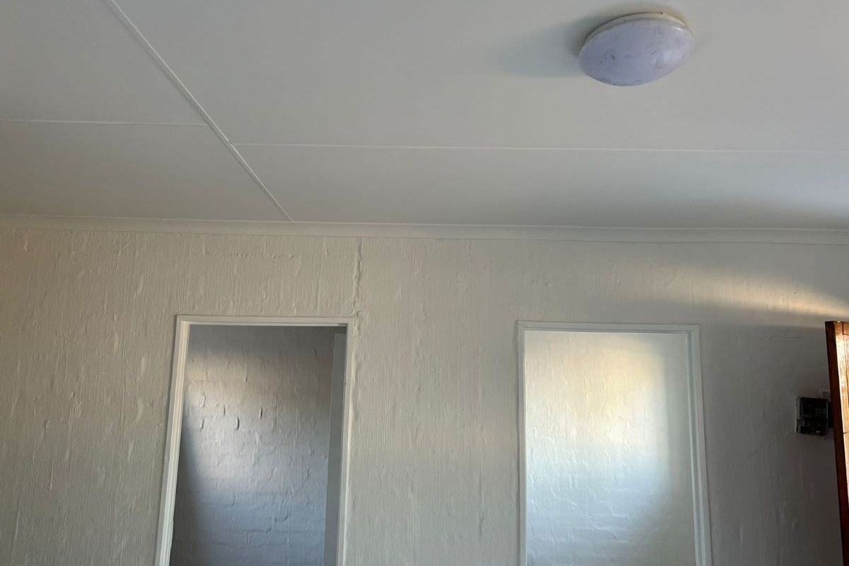Beautiful 2-Bedroom And 1,5-Bathroom House In Oliven Ext 36 - Photo 4