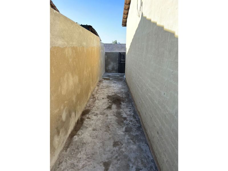 Beautiful 2-Bedroom And 1,5-Bathroom House In Oliven Ext 36 - Photo 8