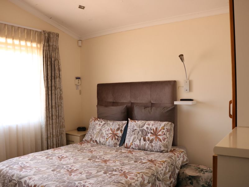 3 Bedroom House To Rent In Mountview - Photo 5