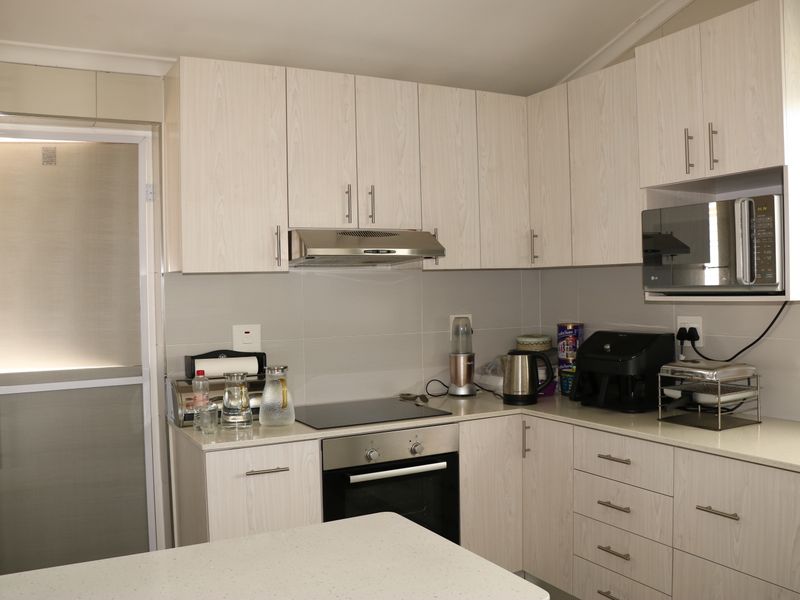 3 Bedroom House To Rent In Mountview - Photo 3