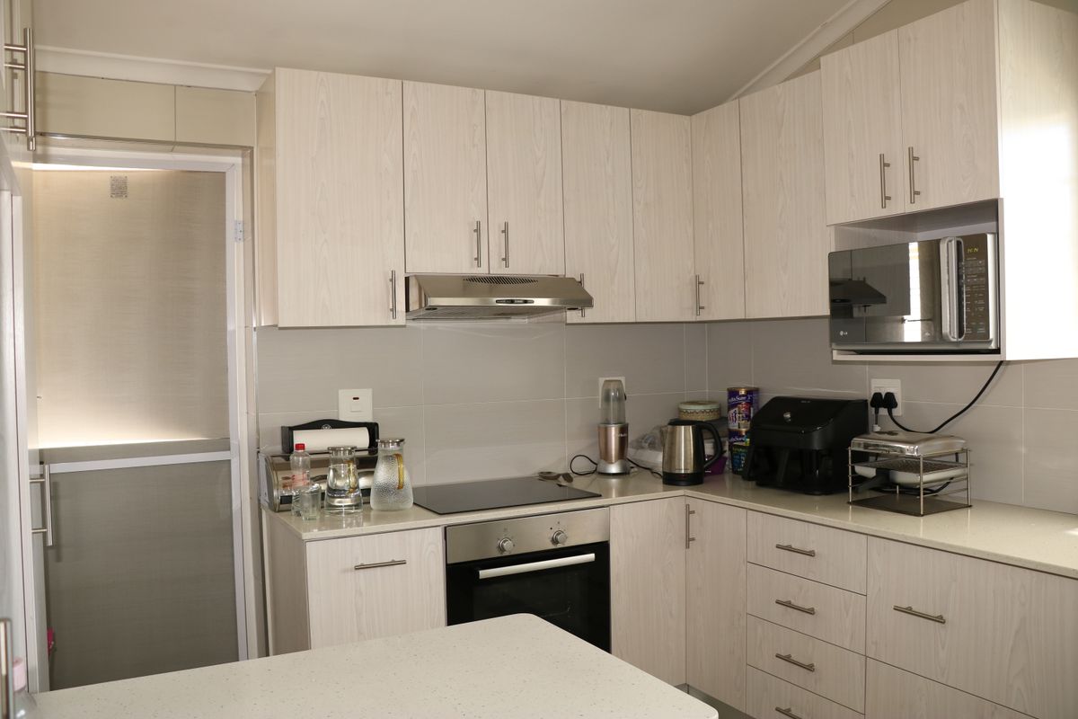 3 Bedroom House To Rent In Mountview - Photo 3