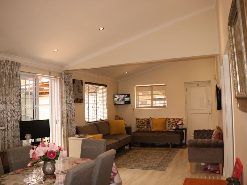 3 Bedroom House To Rent In Mountview - Photo 4