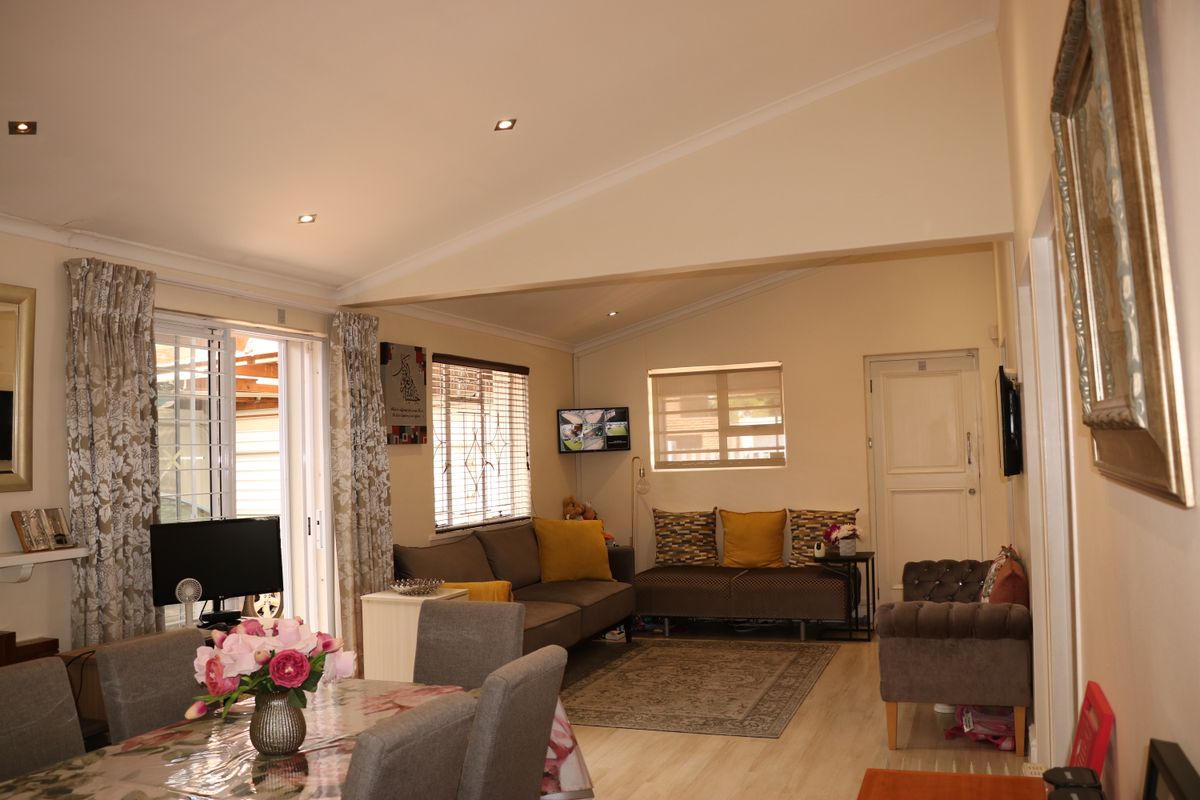 3 Bedroom House To Rent In Mountview - Photo 4