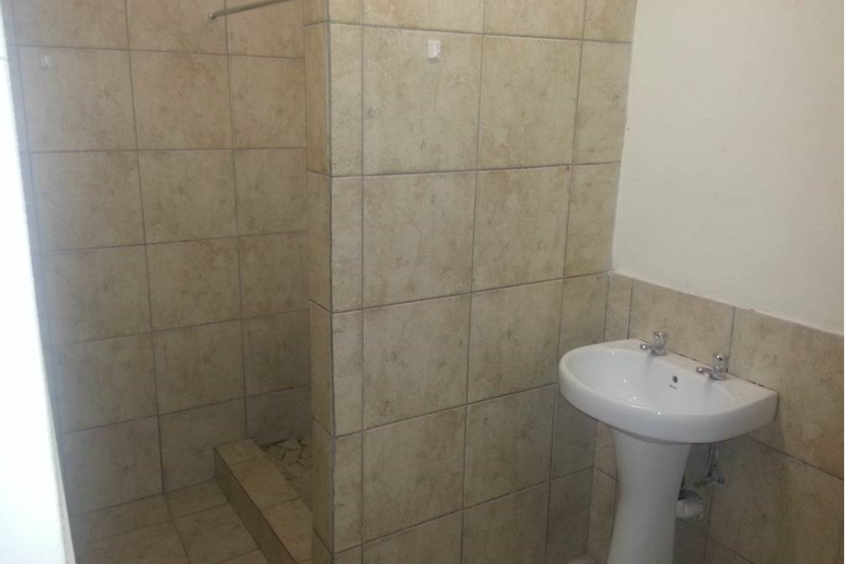 Secure 1-Bedroom And 1-Bathroom Apartment In Mondeor - Photo 3