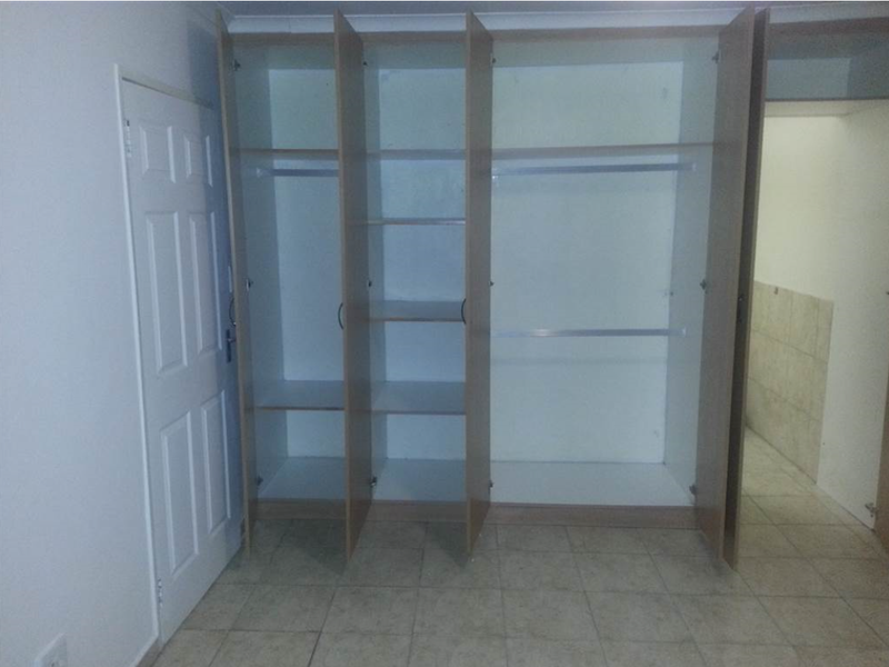 Secure 1-Bedroom And 1-Bathroom Apartment In Mondeor - Photo 5