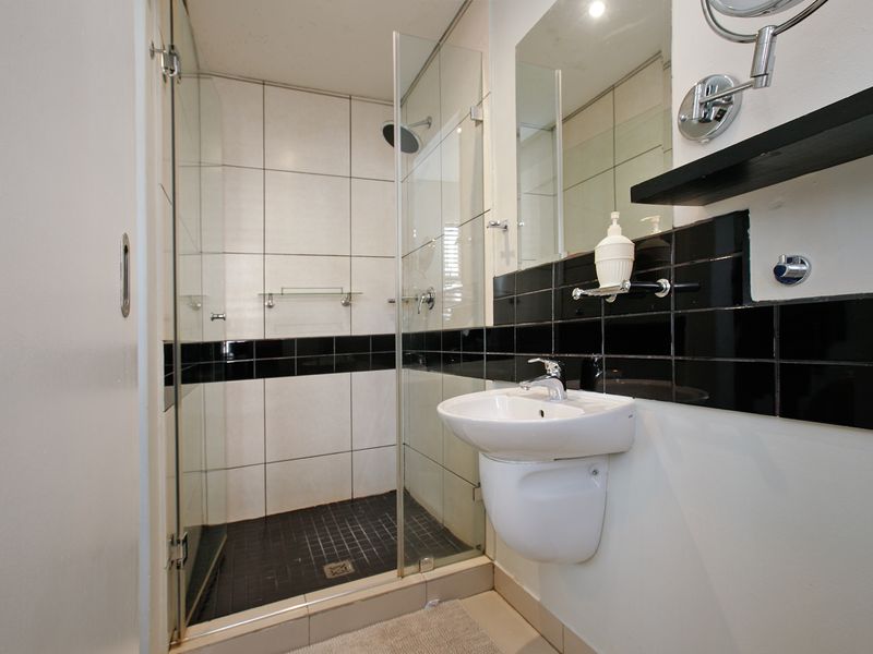 Secure 2-Bedroom And 2-Bathroom Buiten Street, Cape Town City Centre - Photo 6