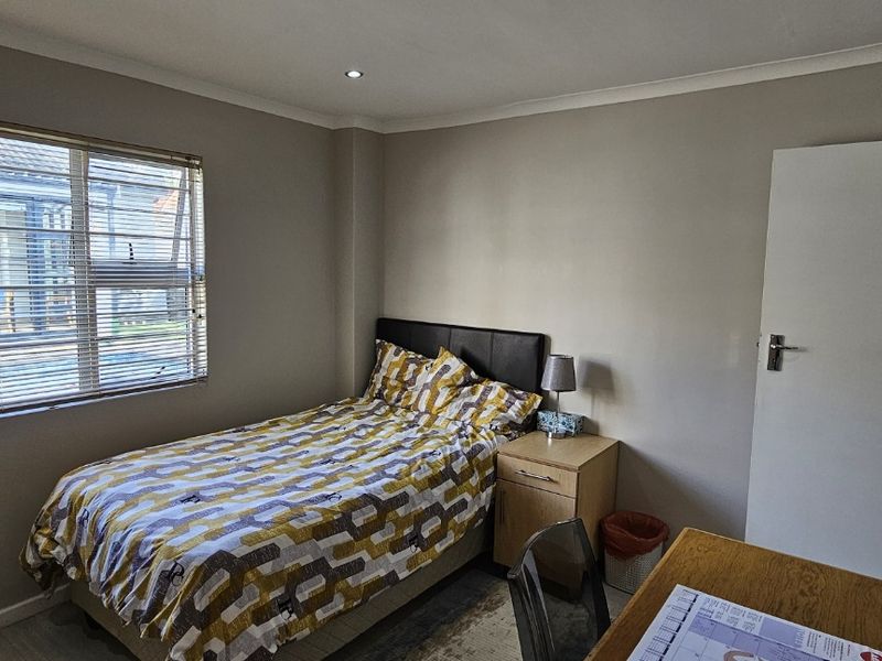 3 Bedroom Separate Entrance For Rent In Rondebosch - Photo 8