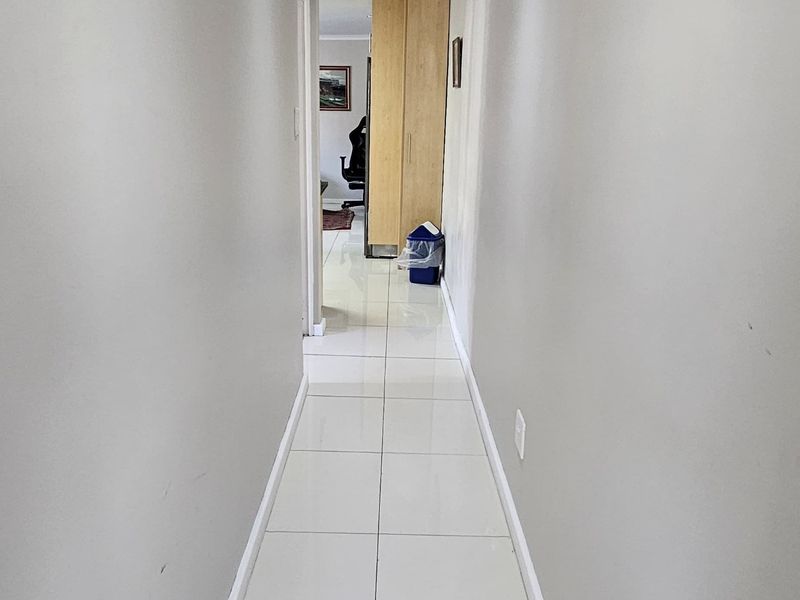 3 Bedroom Separate Entrance For Rent In Rondebosch - Photo 6