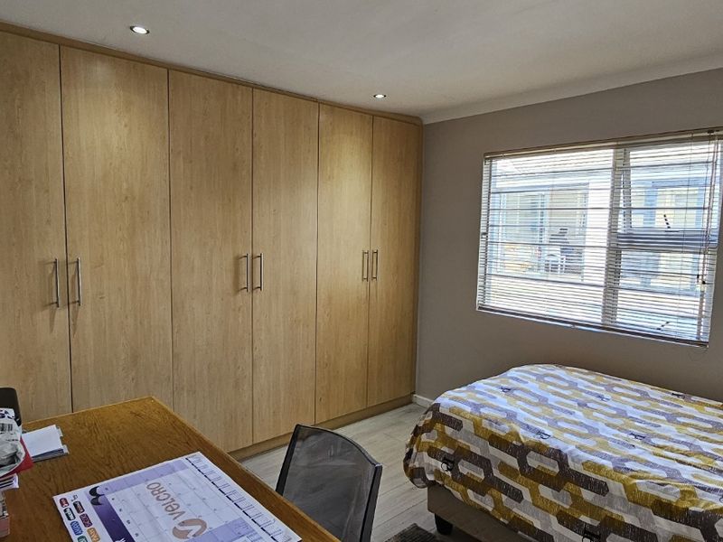 3 Bedroom Separate Entrance For Rent In Rondebosch - Photo 7
