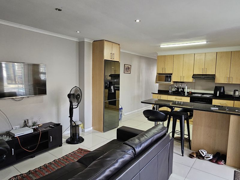 3 Bedroom Separate Entrance For Rent In Rondebosch - Photo 5